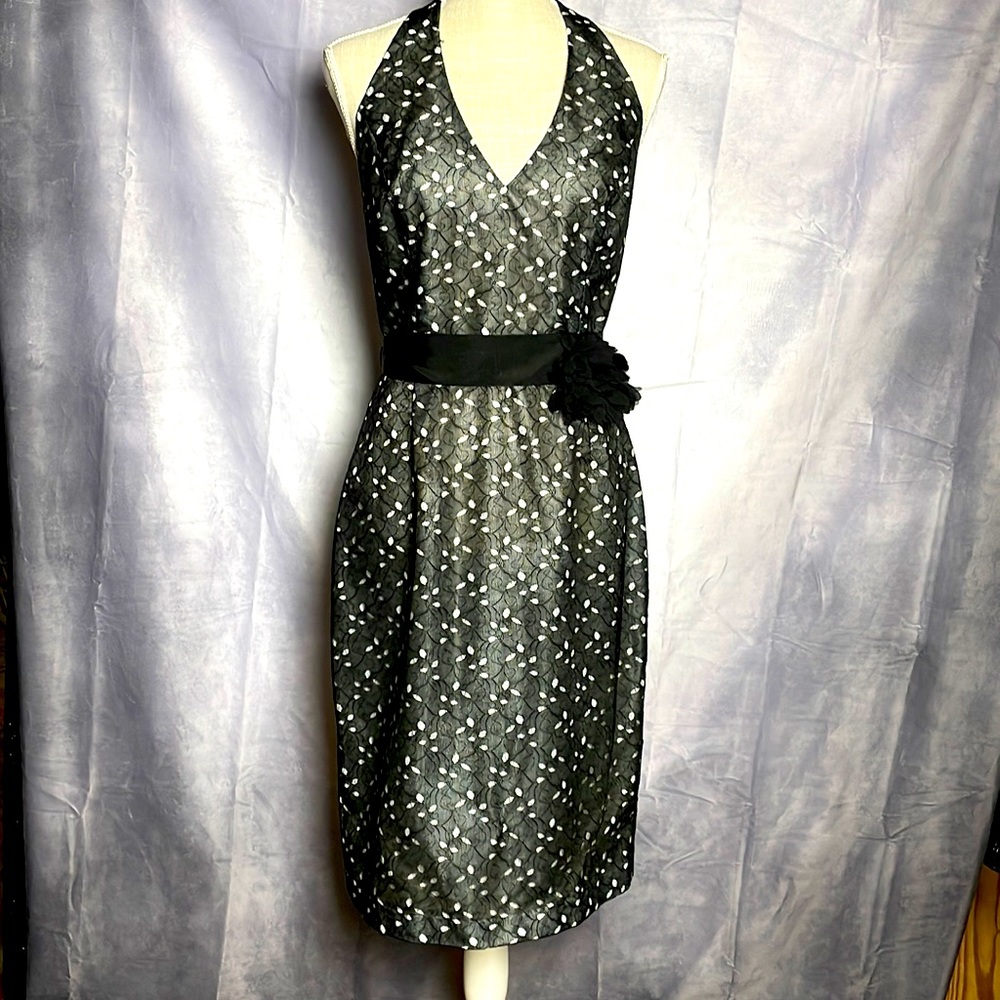 LONDON TIMES BLACK/WHITE HALTER DRESS WITH  RIBBON BELT AND FLOWER  SIZED 12